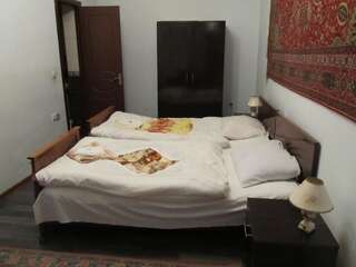 Гостевой дом Artush & Raisa B&B Гюмри Двухместный номер с 1 кроватью или 2 отдельными кроватями-3